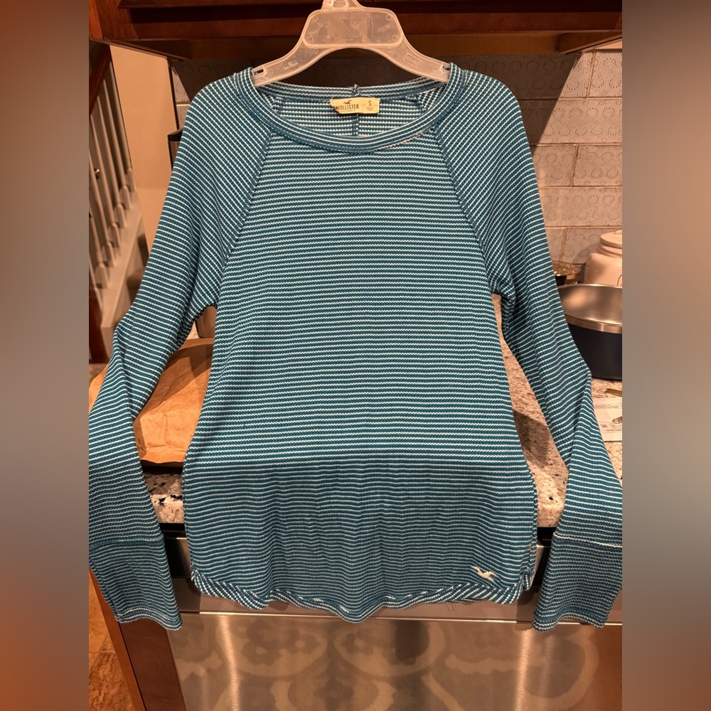 Hollisterr striped, long sleeve top. Size Small. Turquoise and white.